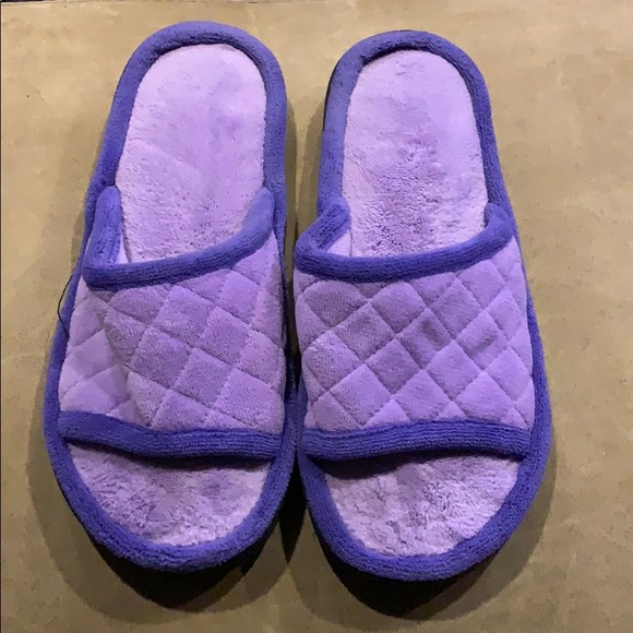 isotoner Shoes - isotoner slippers